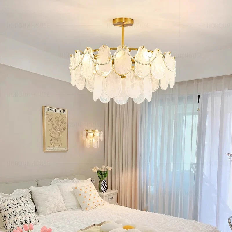 Kronleuchter im Schlafzimmer – Der umfassende Design-Guide zur perfekten Auswahl