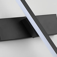 Nahaufnahme der drehbaren LED-Wandleuchte in schwarzem Metall mit sichtbarem Schwenkmechanismus
