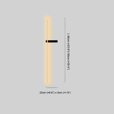 Detailansicht der roten Metalloberfläche und LED-Beleuchtung der linearen Wandleuchte