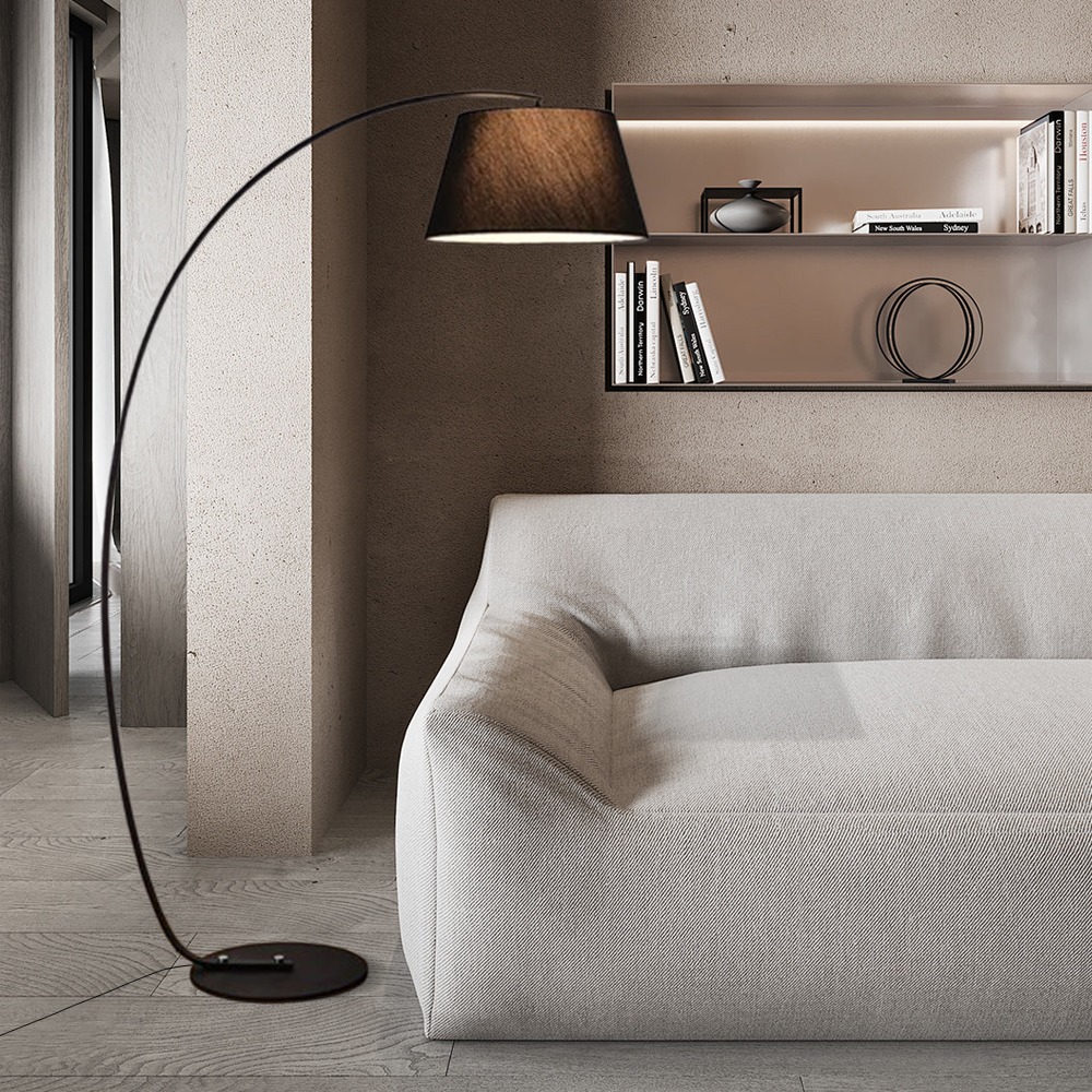 Modern Schwarz LED  Stehleuchte in dem Wohnzimmer