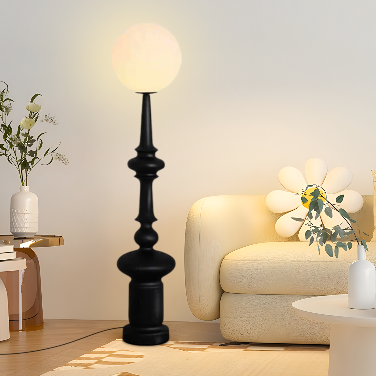  LED-Stehleuchte mit Schwarz-Resin-Kugel - spendet angenehm warmes Licht