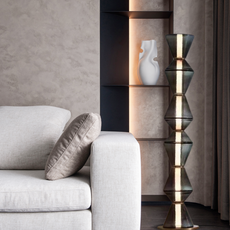 Modern Stehleuchte Schwarz neben dem Sofa