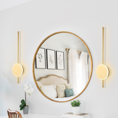Weiße LED-Wandlampe mit linearem Design fürs Badezimmer