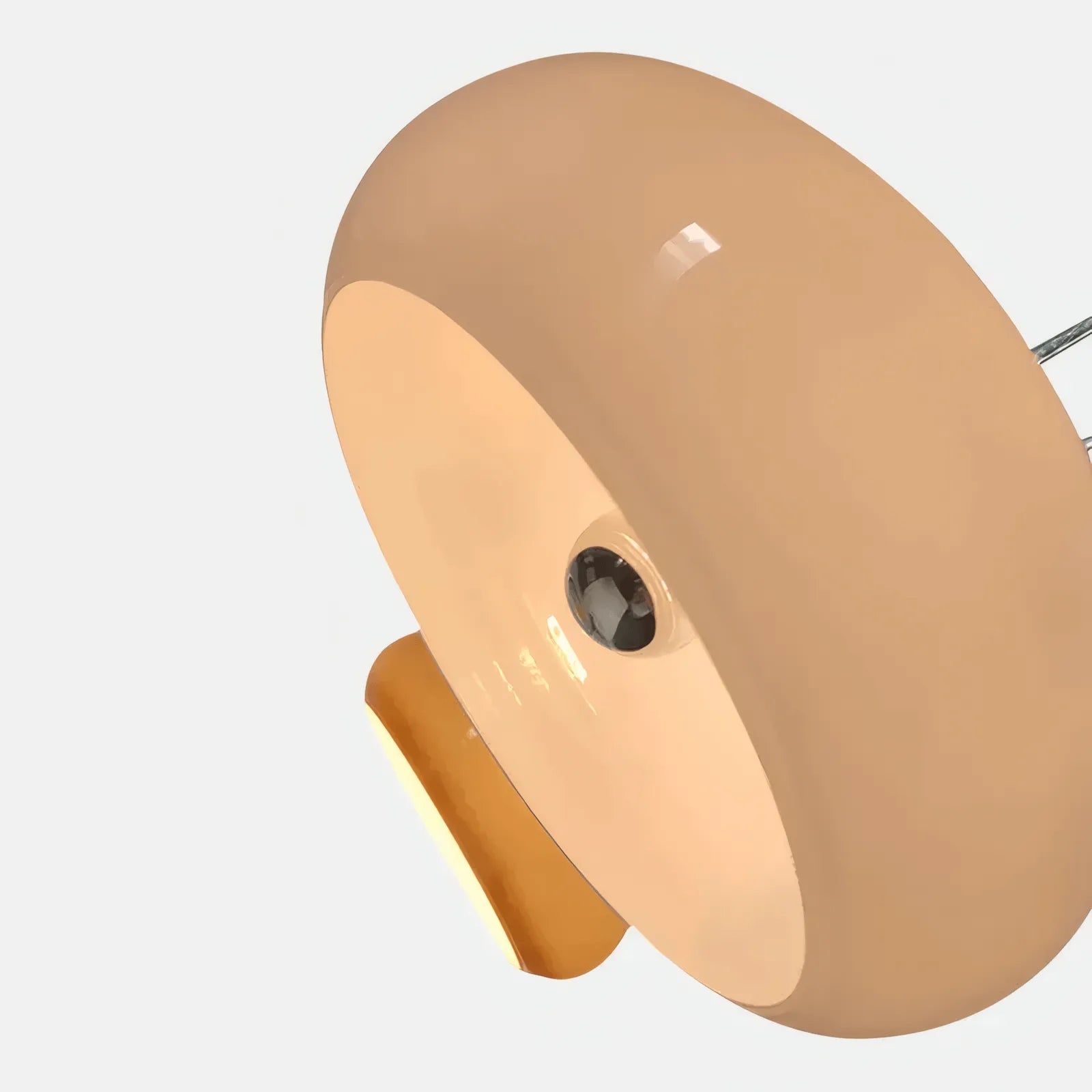 Detailansicht der orangefarbenen Glas-Pendelleuchte mit glatter, glänzender Oberfläche