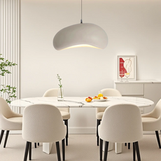 Modern Pendelleuchte LED Resin Zeitlos puristisch – strahlend weiß betont die klaren Linien und verstärkt lichtdurchflutete Leichtigkeit.