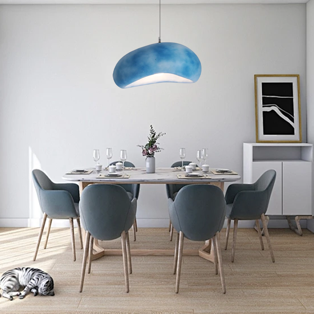Modern Pendelleuchte LED Resin Beruhigend wie ein nordischer Himmel – dezentes Blau schafft eine kühle, doch einladende Atmosphäre.