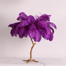 Die Tischlampe Purple Feather eignet sich für das Wohnzimmer