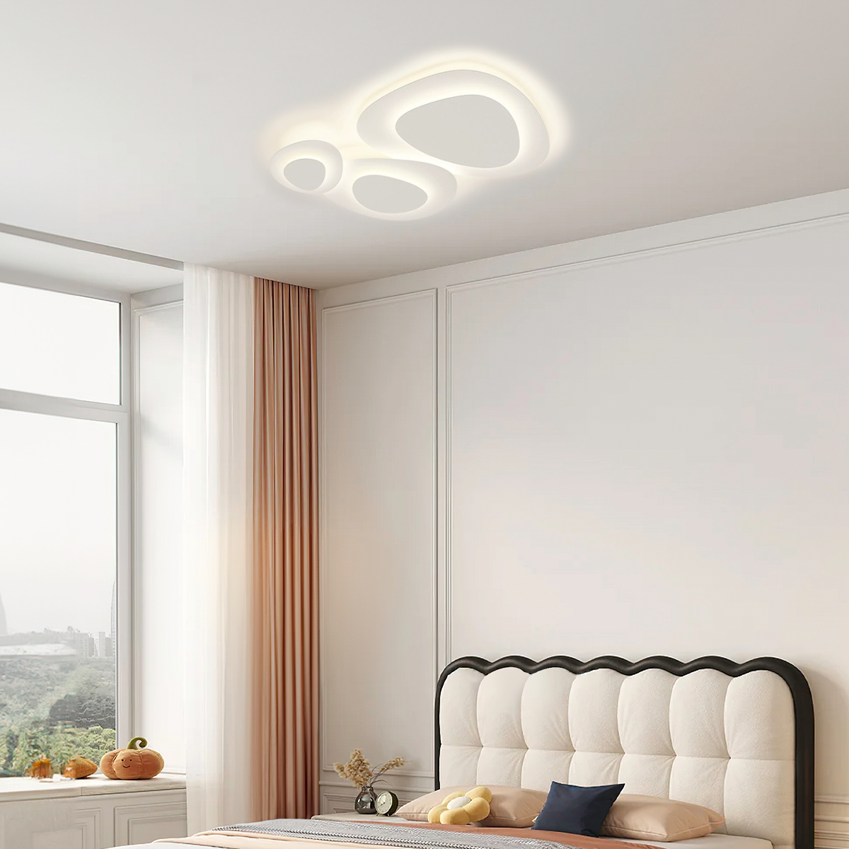 Robuste, modern designte Deckenleuchte mit warm- und kaltweißem Licht im Wohnzimmer