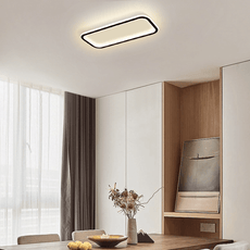 Schwarze rechteckige LED-Deckenleuchte im minimalistischen Schlafzimmer installiert