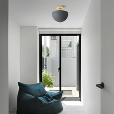 Moderne graue Deckenleuchte in Schaleform - zeitlos elegant und schlicht