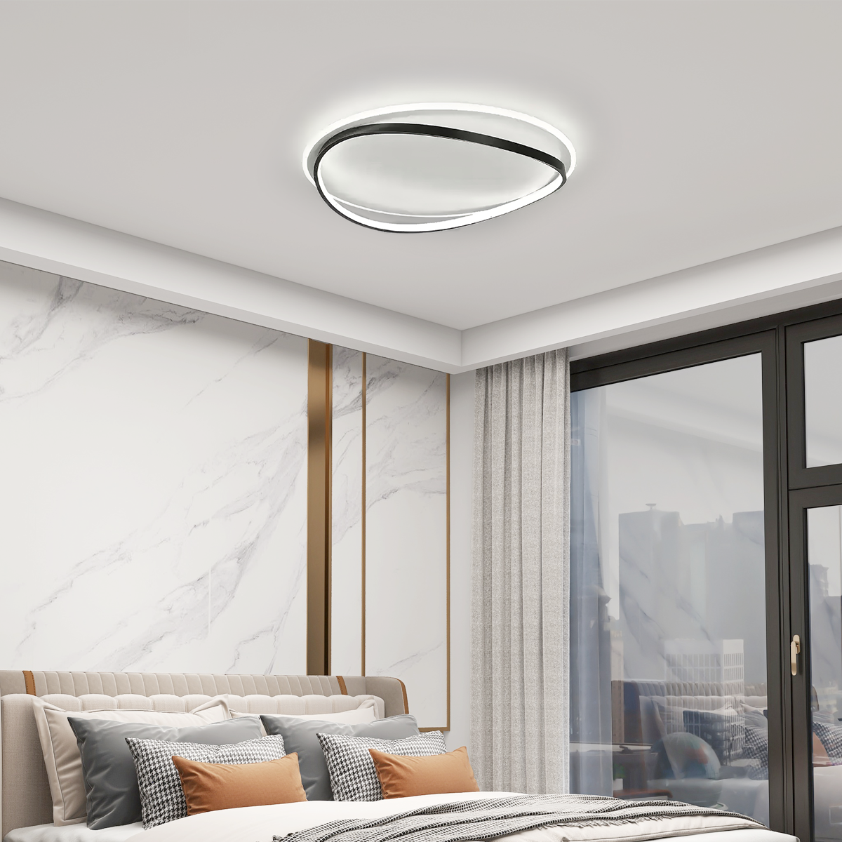 Schwarze Deckenlampe aus Metall mit LED-Beleuchtung im modernen Wohnzimmer-Interieur