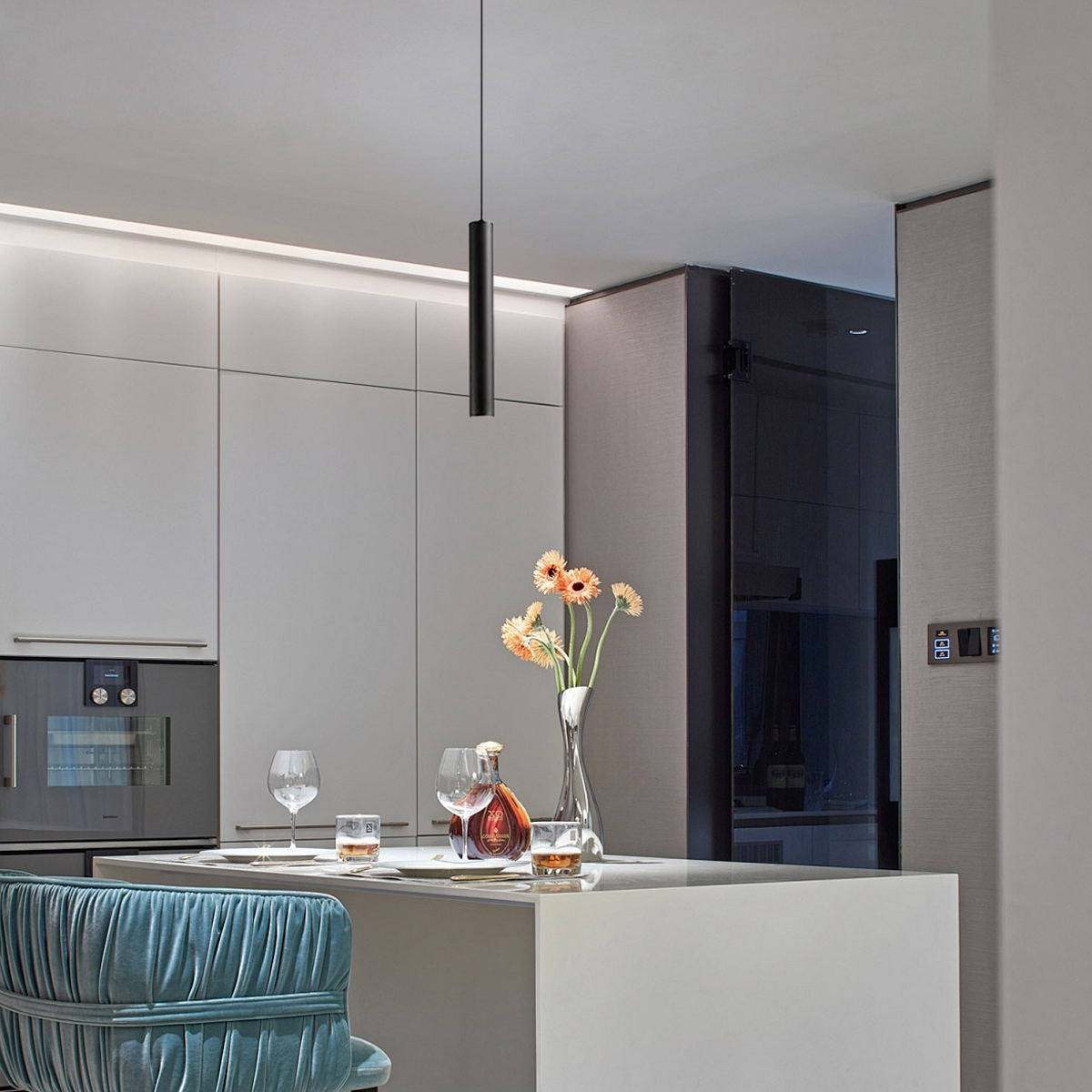Minimalistische Pendelleuchte Schwarz Metall Zylindrisch Schlafzimmer