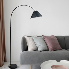 Nordic Stehleuchte mit grauem Schirm LED Kappenförmig Stoff Wohnzimmer