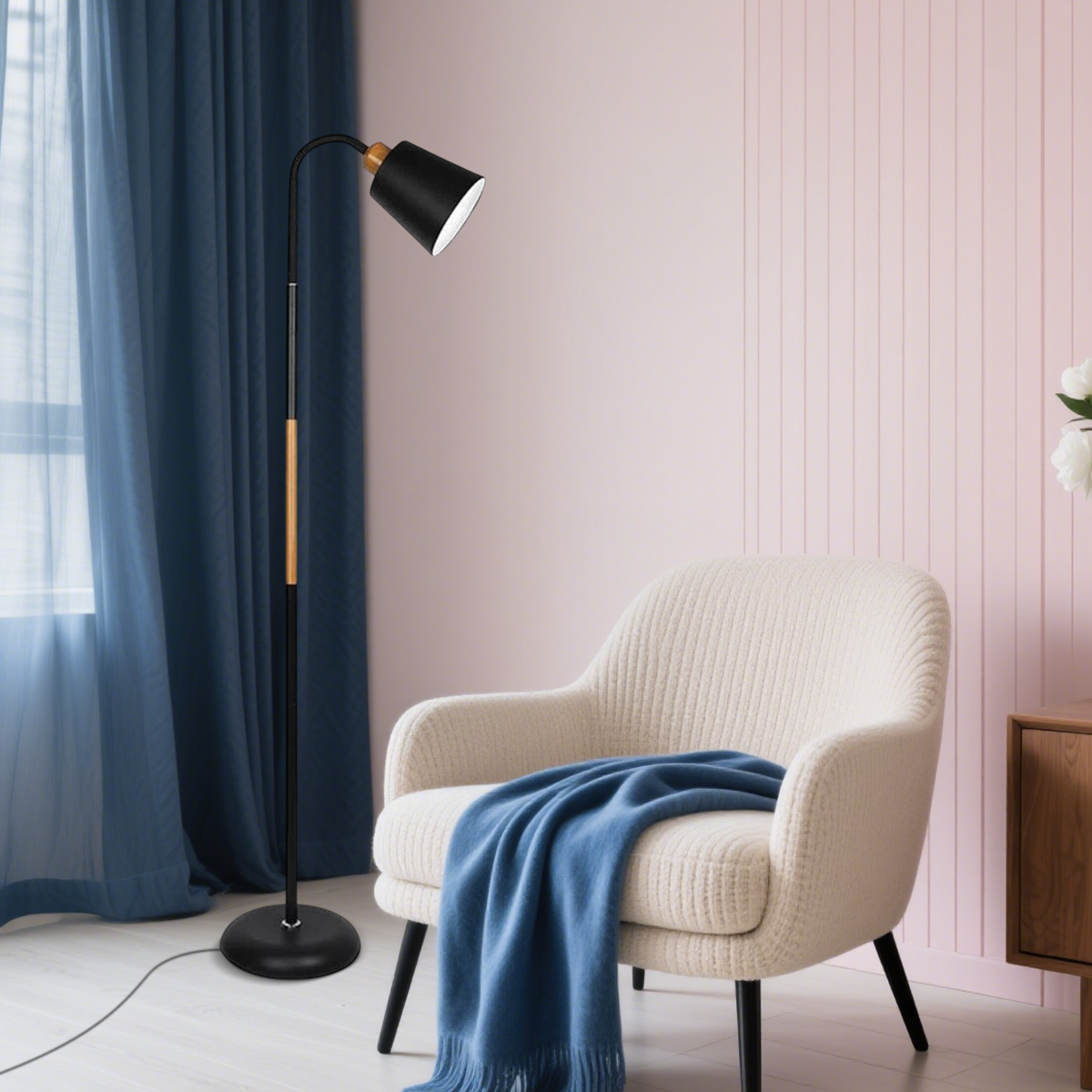 Moderne Stehlampe Schwarz Metall Haube Wohnzimmer