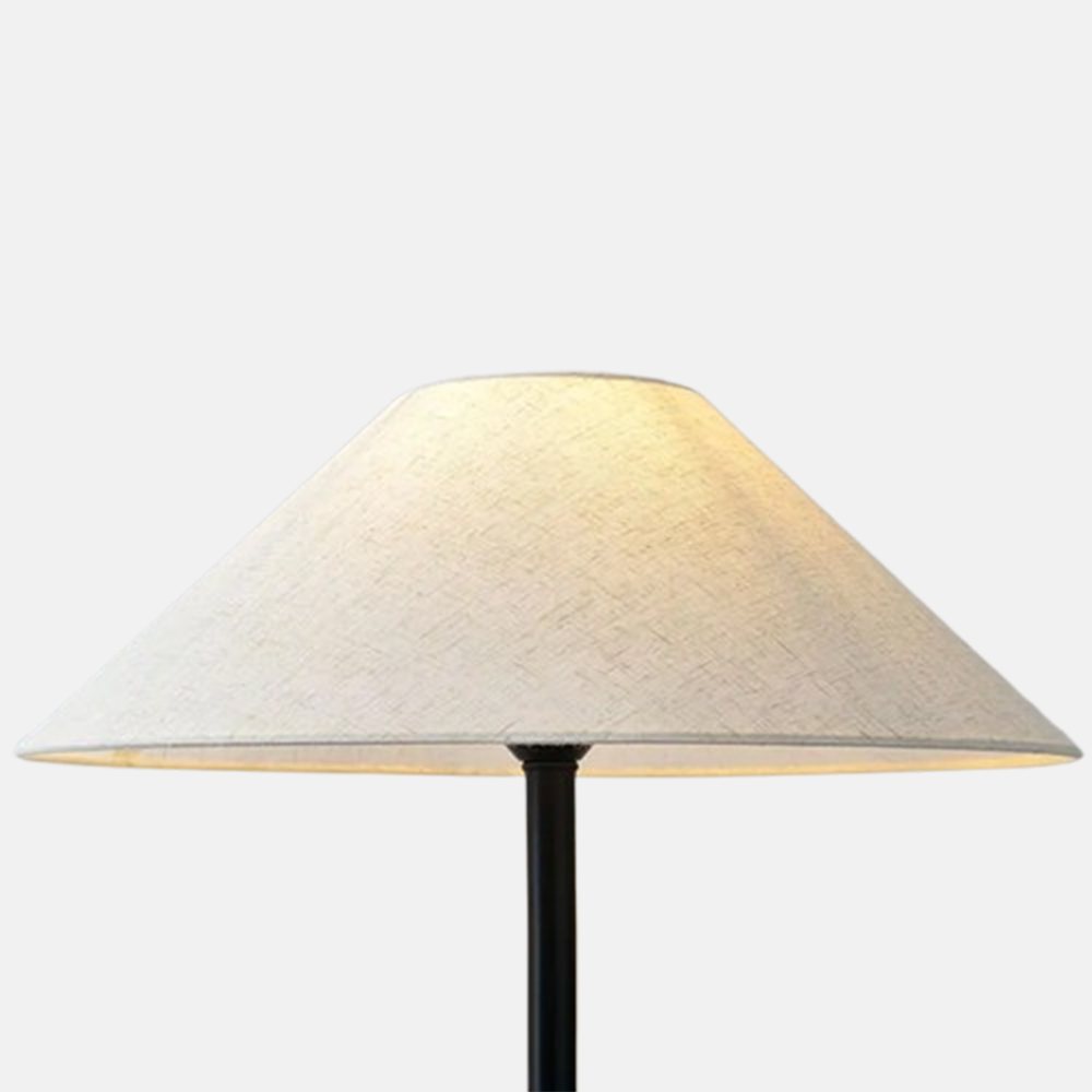 Moderne LED-Stehleuchte mit weißem Feinstoff-Schirm