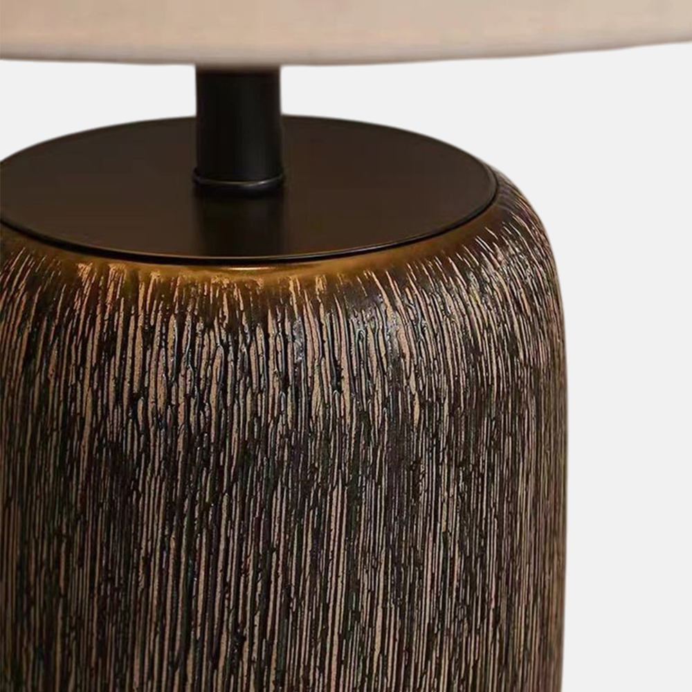 Moderne LED-Stehleuchte mit hochwertiger Massivholz-Optik