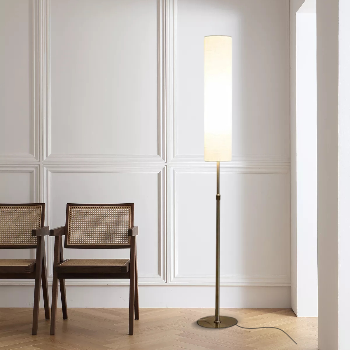 Minimalistische Stehleuchte Weiß Metall Zylindrisch Wohnzimmer