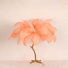 Die Tischlampe rosa Feather eignet sich für das Wohnzimmer