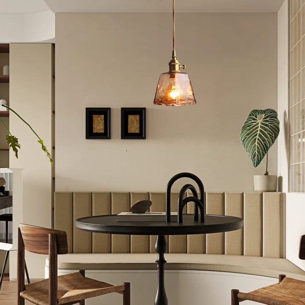 Vintage LED-Pendelleuchte mit Bernsteinglas im A-Stil - perfekt für die gemütliche Esszimmeratmosphäre