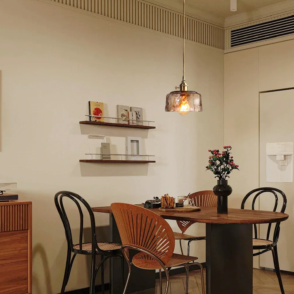 Vintage LED-Pendelleuchte mit Bernsteinglas im C-Stil - angenehm helles und einladendes Licht
