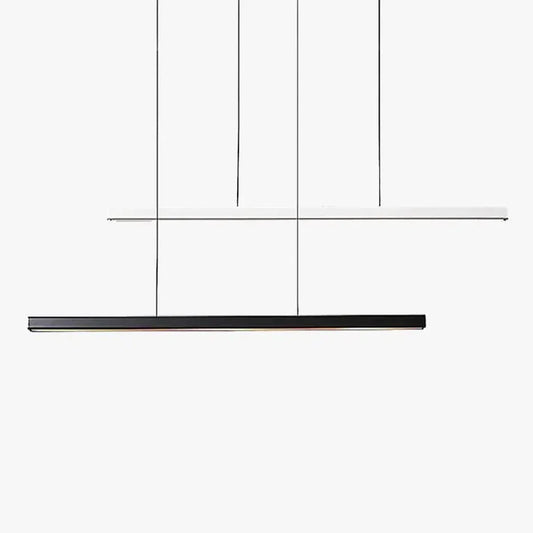 minimalistische Pendelleuchte über dem Esstisch.