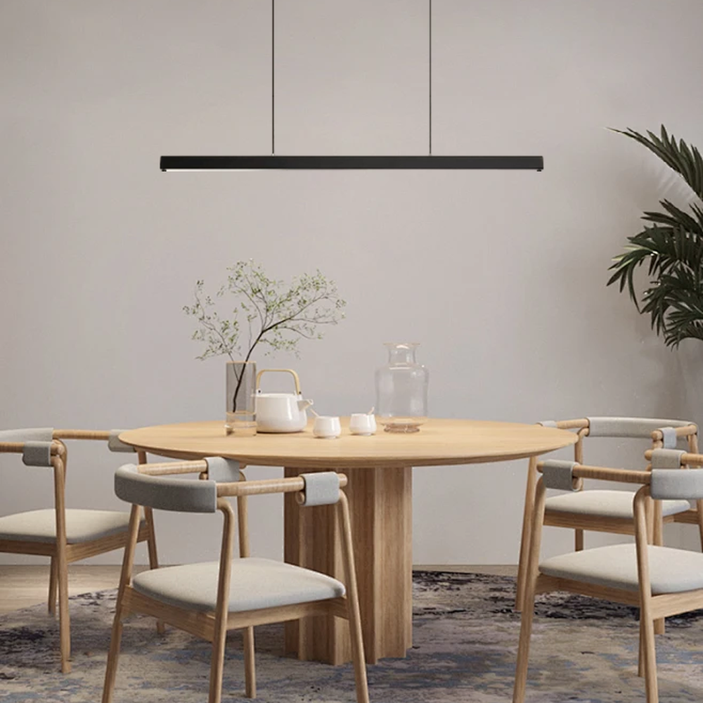 Led Schwarze Pendelleuchte über dem Esstisch