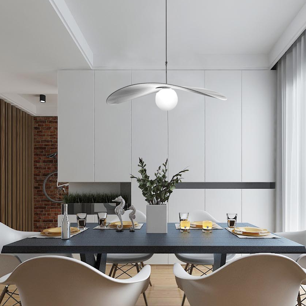 Modern Pendelleuchte LED über dem Esstisch