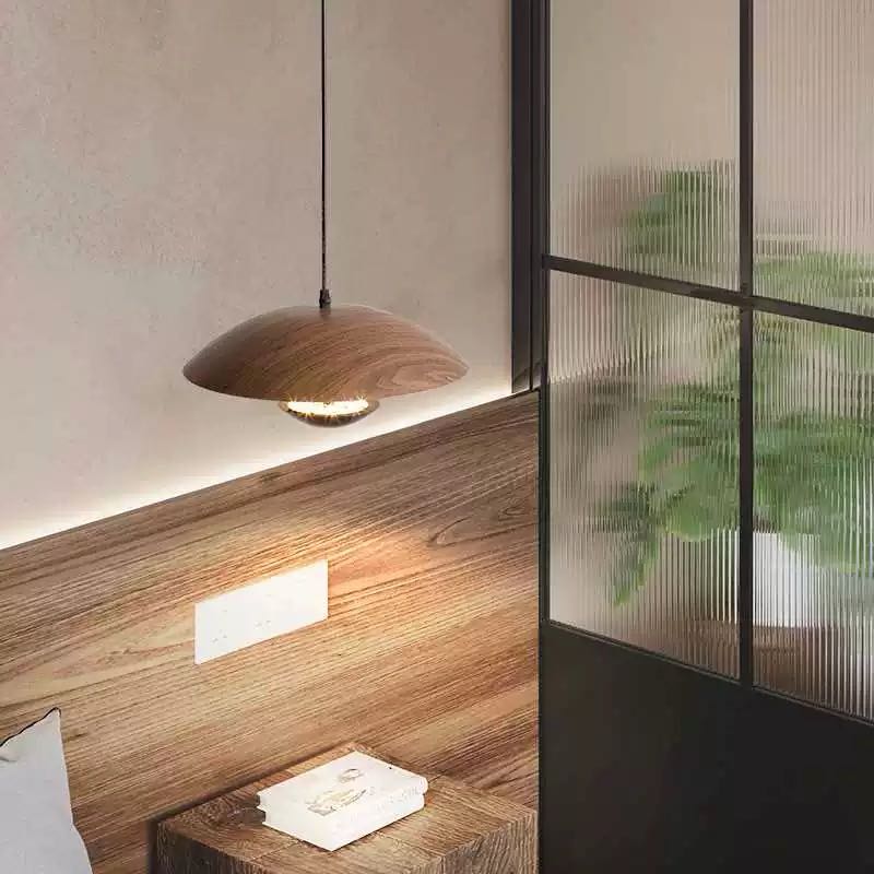 Moderne Pendelleuchten aus Holz für das Esszimmer