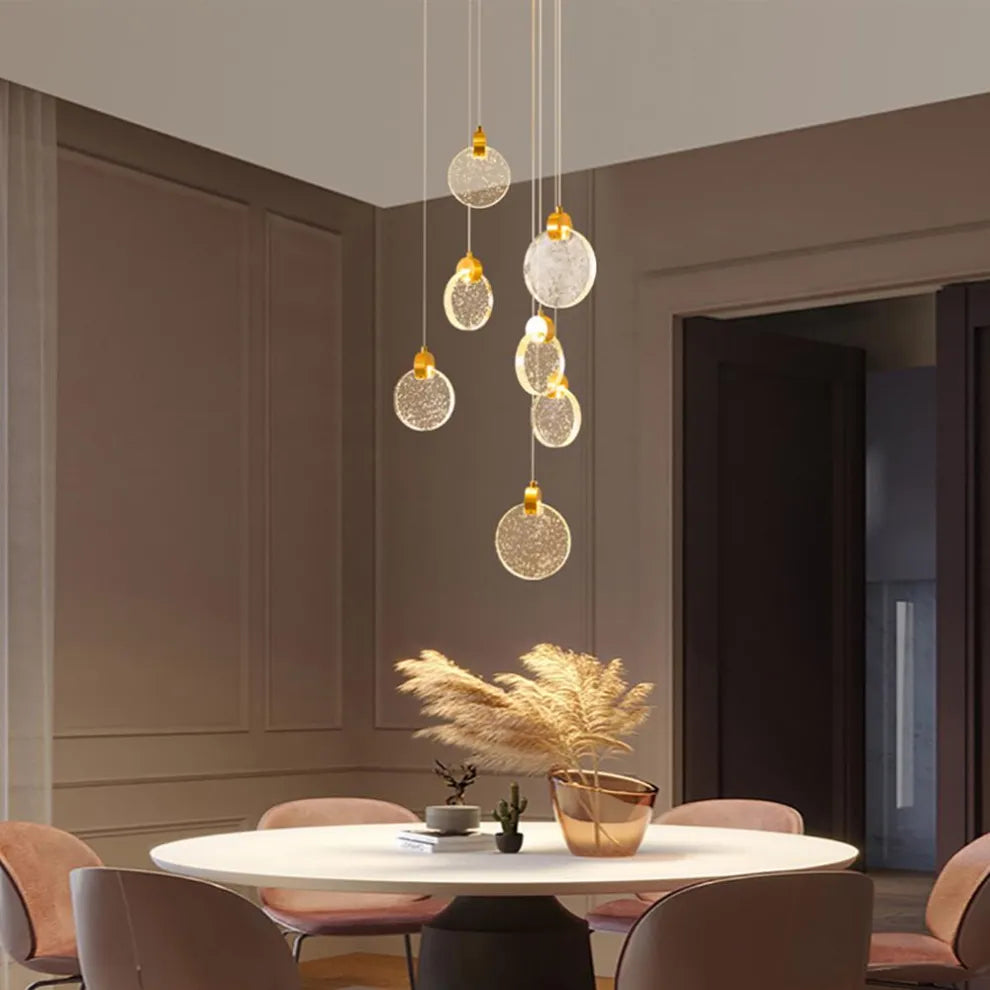 Goldener Kronleuchter, geeignet für das Esszimmer
