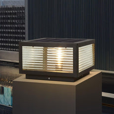 Detailansicht des schwarzen Aluminium-Gehäuses der LED-Zaunleuchte