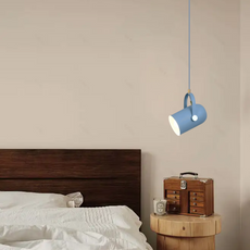 Skandinavische LED-Pendelleuchte aus Metall, flexibel einstellbar, über dem Bett im Schlafzimmer