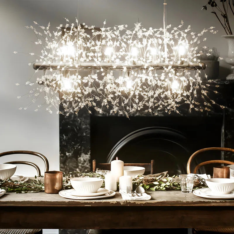 Goldene Löwenzahn-Pendelleuchte im modernen Wohnzimmer.