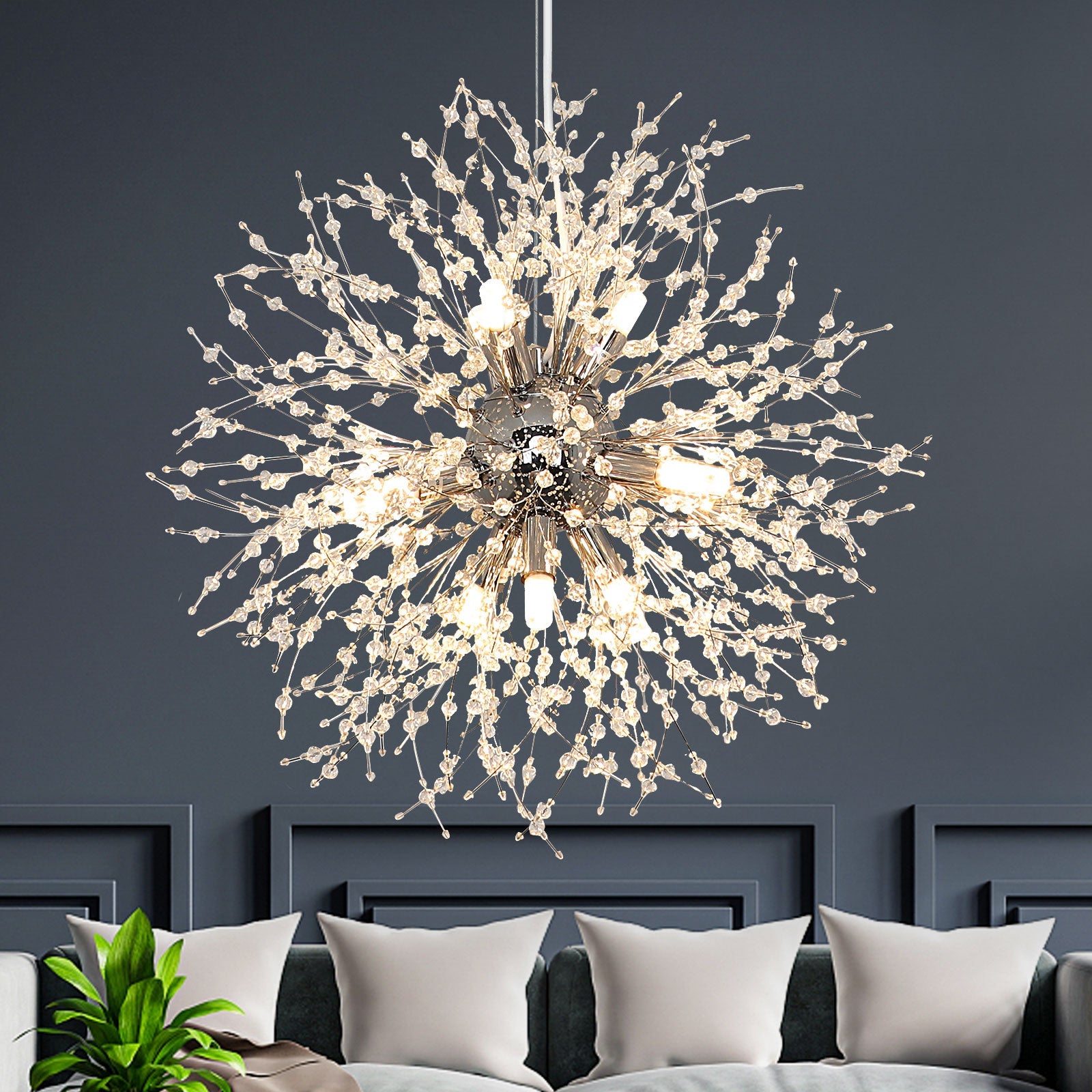 Goldene Löwenzahn-Pendelleuchte im modernen Wohnzimmer.