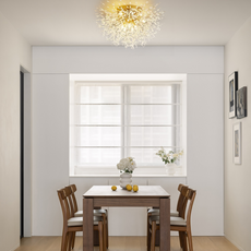 Goldene Löwenzahn-Pendelleuchte im modernen Wohnzimmer.